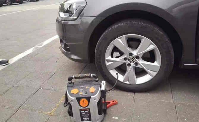 港南区汽车搭电案例